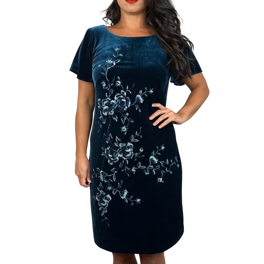 White House Black Market Dark Blue Velvet Floral Embroidered Shift Dress